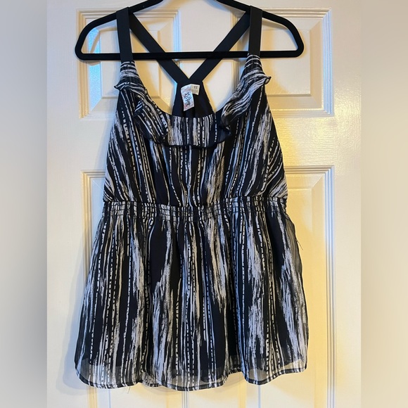Tops - Black and white tank blouse